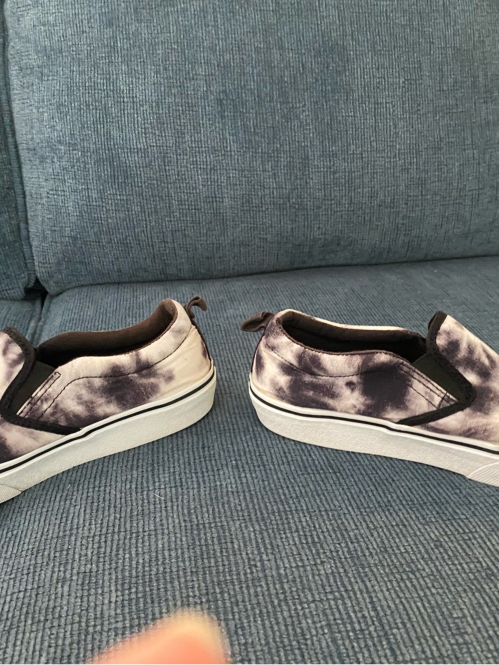 Kids size 3 Skechers Tie-Dye Slip-On Sneakers in Black & White - Picture 3 of 6